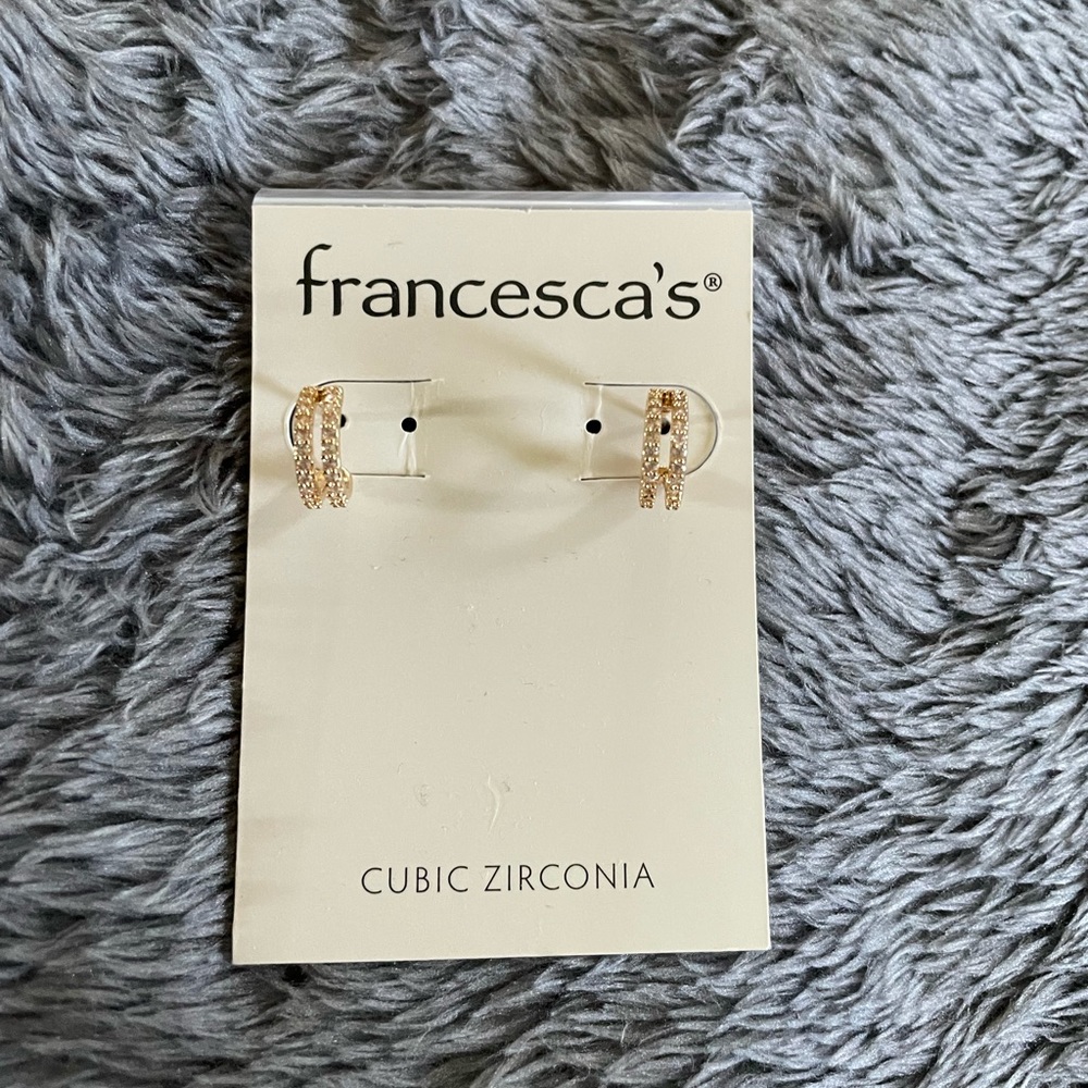 Francesca’s Small Gold hoop Earrings